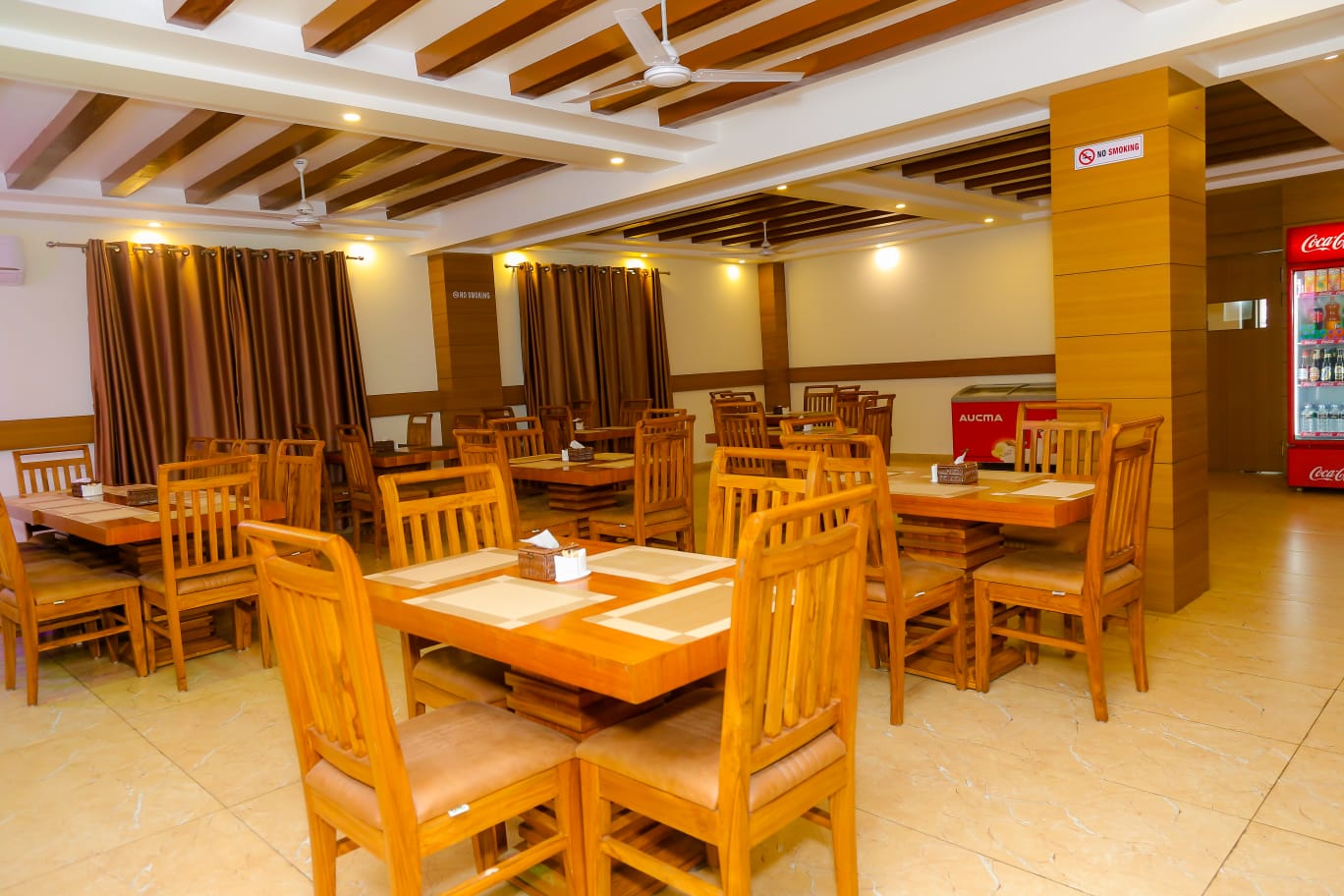 Restaurant & Lounge